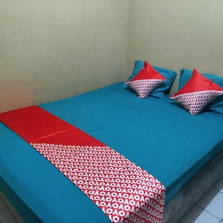 Oyo 90041 Hotel Sinar Lumayan Syariah Баликпапан Экстерьер фото