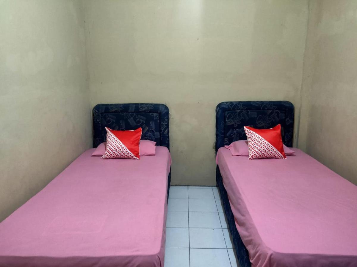 Oyo 90041 Hotel Sinar Lumayan Syariah Баликпапан Экстерьер фото